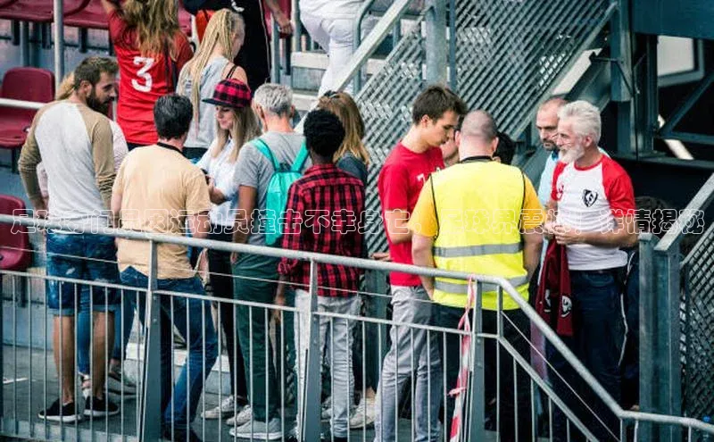 hth会体会官方百度营销中心足球守门员因运动员撞击不幸身亡，足球界震惊！详情揭秘