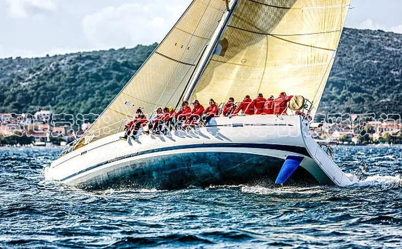 赛道竞速：运动赛车赛事的精彩瞬间